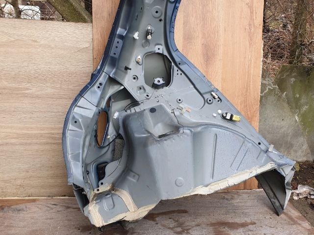 bontott TOYOTA YARIS Bal hátsó Negyed Karosszéria Csomag