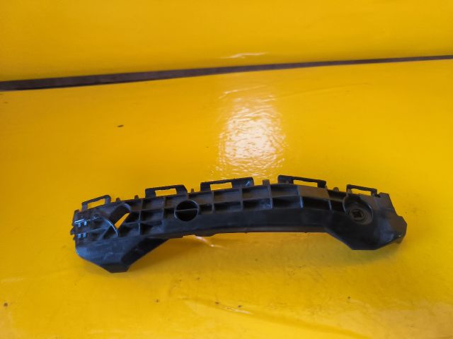 bontott TOYOTA YARIS Bal hátsó Oldal Lökhárító Tartó (Műanyag)