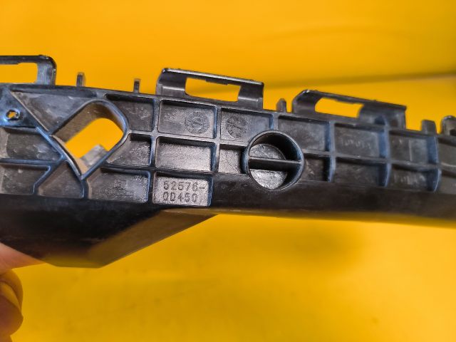 bontott TOYOTA YARIS Bal hátsó Oldal Lökhárító Tartó (Műanyag)