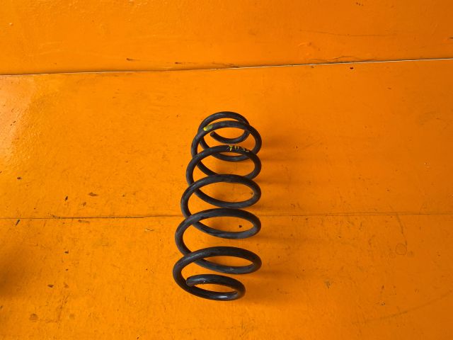 bontott TOYOTA YARIS Bal hátsó Rugó