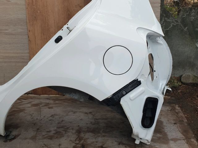 bontott TOYOTA YARIS Bal hátsó Sárvédő