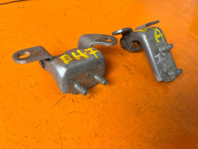 bontott TOYOTA YARIS Bal hátsó Zsanér