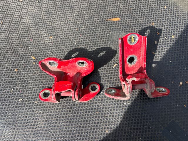 bontott TOYOTA YARIS Bal hátsó Zsanér