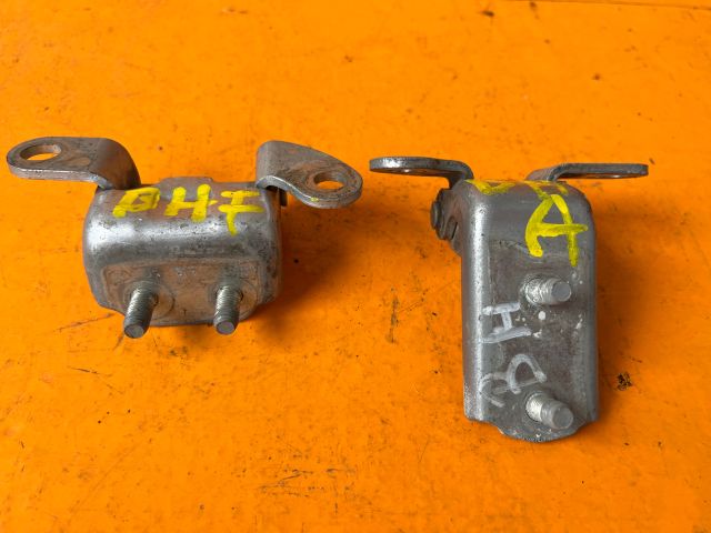 bontott TOYOTA YARIS Bal hátsó Zsanér