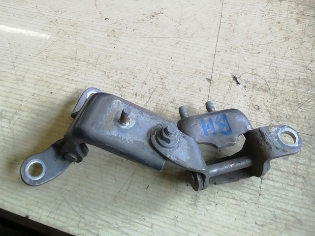 bontott TOYOTA YARIS Bal hátsó Zsanér