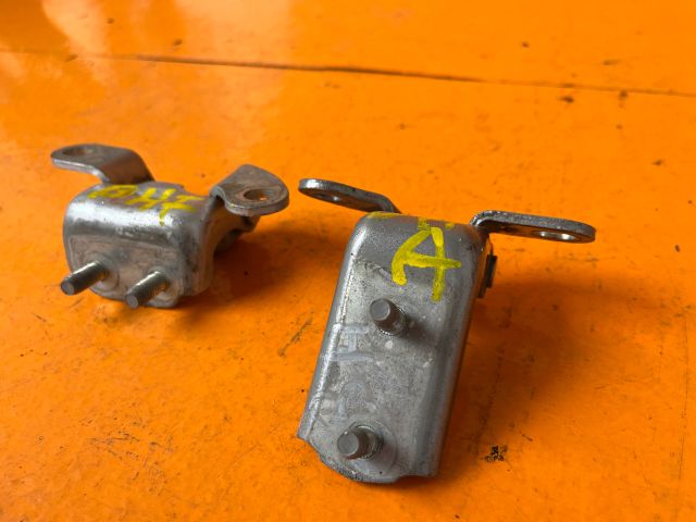 bontott TOYOTA YARIS Bal hátsó Zsanér