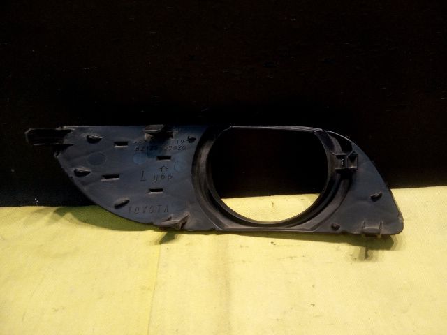 bontott TOYOTA YARIS Bal Ködfényszóró Lámpakeret