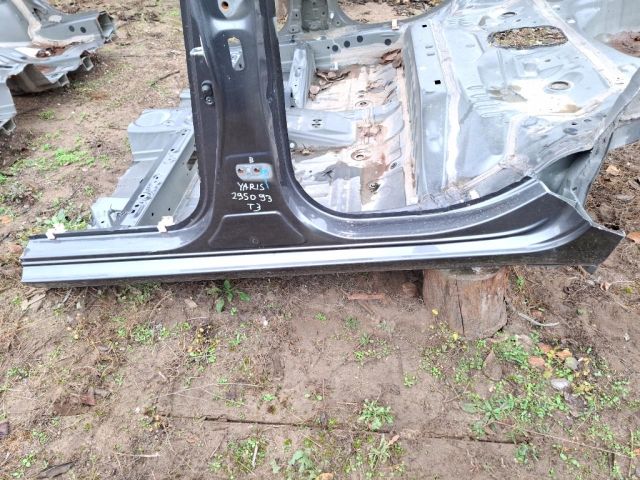 bontott TOYOTA YARIS Bal Küszöb