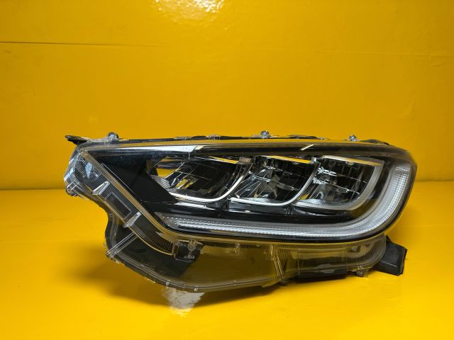 bontott TOYOTA YARIS Bal Ledes Fényszóró