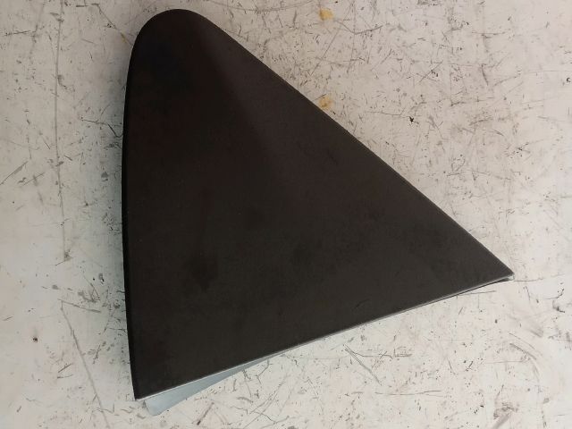 bontott TOYOTA YARIS Bal Sárvédő Csavar Burkolat