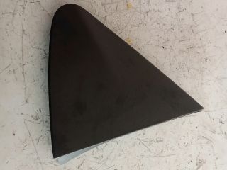 bontott TOYOTA YARIS Bal Sárvédő Csavar Burkolat