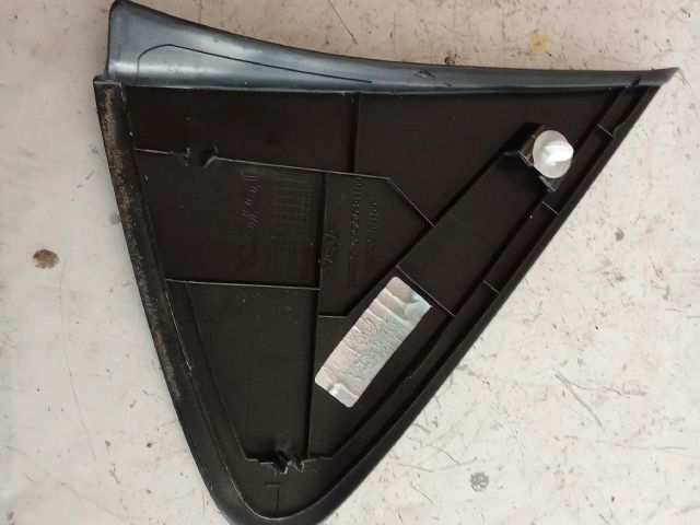 bontott TOYOTA YARIS Bal Sárvédő Csavar Burkolat