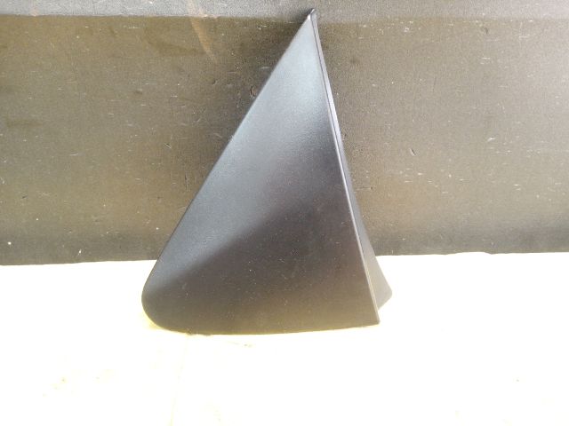 bontott TOYOTA YARIS Bal Sárvédő Csavar Burkolat