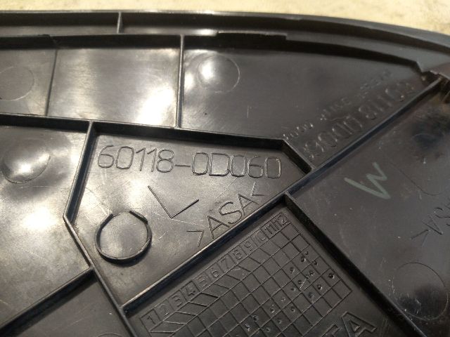 bontott TOYOTA YARIS Bal Sárvédő Csavar Burkolat