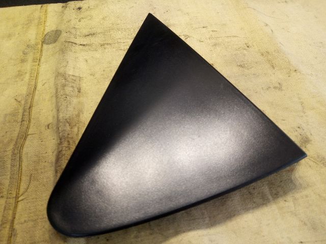 bontott TOYOTA YARIS Bal Sárvédő Csavar Burkolat