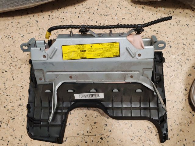 bontott TOYOTA YARIS Bal Térdlégzsák