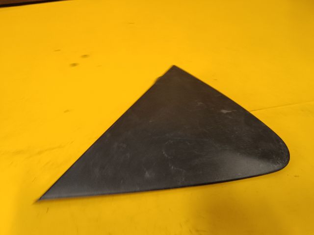 bontott TOYOTA YARIS Bal Visszapillantó Tükör Előtti Burkolat