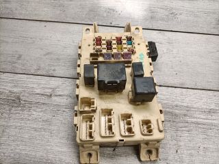 bontott TOYOTA YARIS Biztosítéktábla Utastér