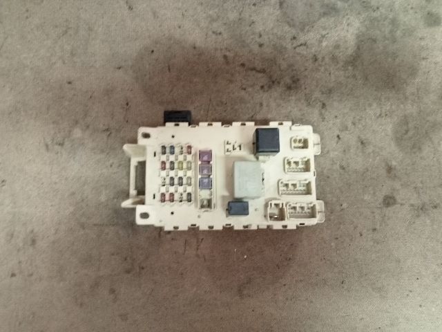 bontott TOYOTA YARIS Biztosítéktábla Utastér