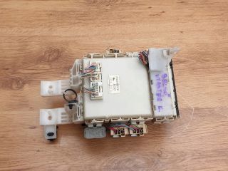 bontott TOYOTA YARIS Biztosítéktábla Utastér