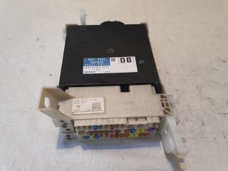 bontott TOYOTA YARIS Biztosítéktábla Utastér