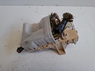 bontott TOYOTA YARIS Biztosítéktábla Utastér