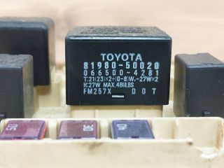 bontott TOYOTA YARIS Biztosítéktábla Utastér