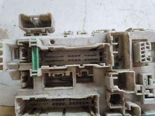 bontott TOYOTA YARIS Biztosítéktábla Utastér