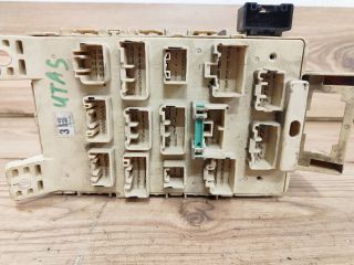 bontott TOYOTA YARIS Biztosítéktábla Utastér