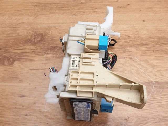 bontott TOYOTA YARIS Biztosítéktábla Utastér