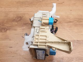 bontott TOYOTA YARIS Biztosítéktábla Utastér