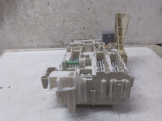 bontott TOYOTA YARIS Biztosítéktábla Utastér