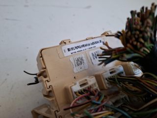 bontott TOYOTA YARIS Biztosítéktábla Utastér