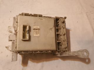 bontott TOYOTA YARIS Biztosítéktábla Utastér