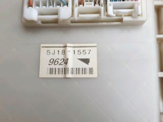 bontott TOYOTA YARIS Biztosítéktábla Utastér