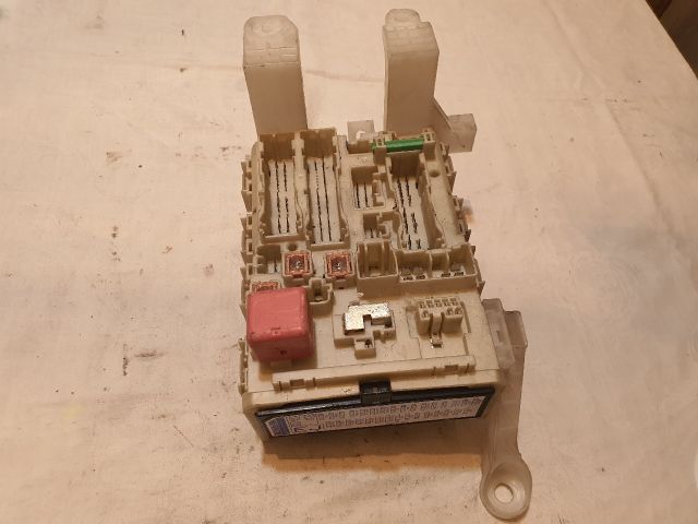 bontott TOYOTA YARIS Biztosítéktábla Utastér