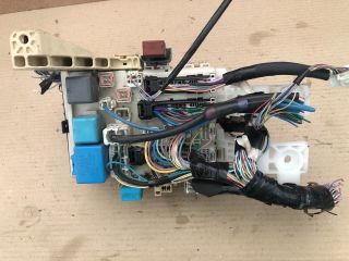 bontott TOYOTA YARIS Biztosítéktábla Utastér