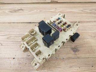 bontott TOYOTA YARIS Biztosítéktábla Utastér