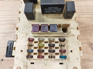 bontott TOYOTA YARIS Biztosítéktábla Utastér