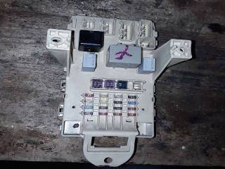 bontott TOYOTA YARIS Biztosítéktábla Utastér