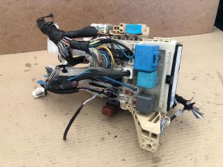 bontott TOYOTA YARIS Biztosítéktábla Utastér