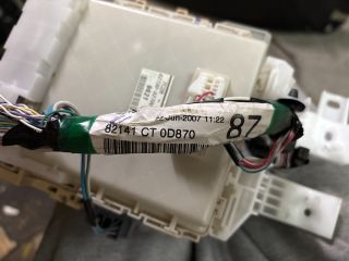 bontott TOYOTA YARIS Biztosítéktábla Utastér