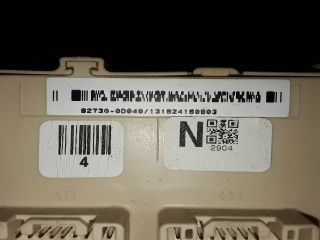 bontott TOYOTA YARIS Biztosítéktábla Utastér