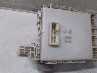 bontott TOYOTA YARIS Biztosítéktábla Utastér