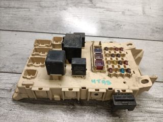 bontott TOYOTA YARIS Biztosítéktábla Utastér