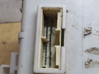 bontott TOYOTA YARIS Biztosítéktábla Utastér