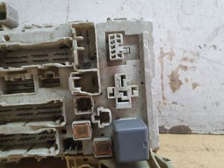 bontott TOYOTA YARIS Biztosítéktábla Utastér