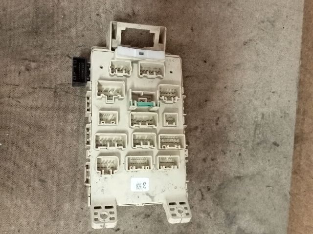 bontott TOYOTA YARIS Biztosítéktábla Utastér