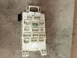 bontott TOYOTA YARIS Biztosítéktábla Utastér