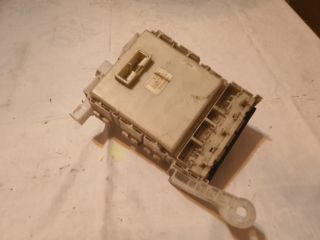 bontott TOYOTA YARIS Biztosítéktábla Utastér